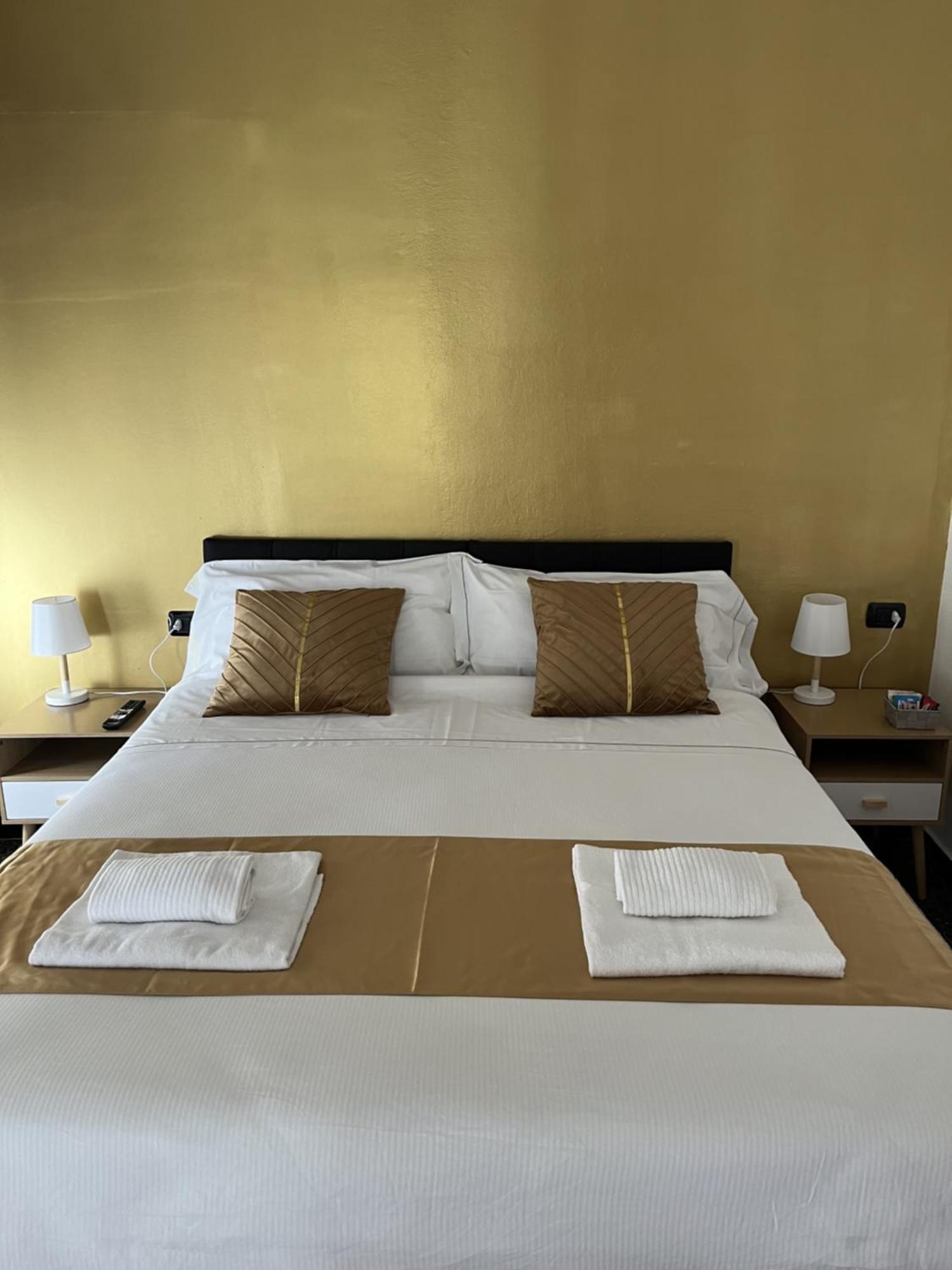 Genova Gold Rooms Екстер'єр фото