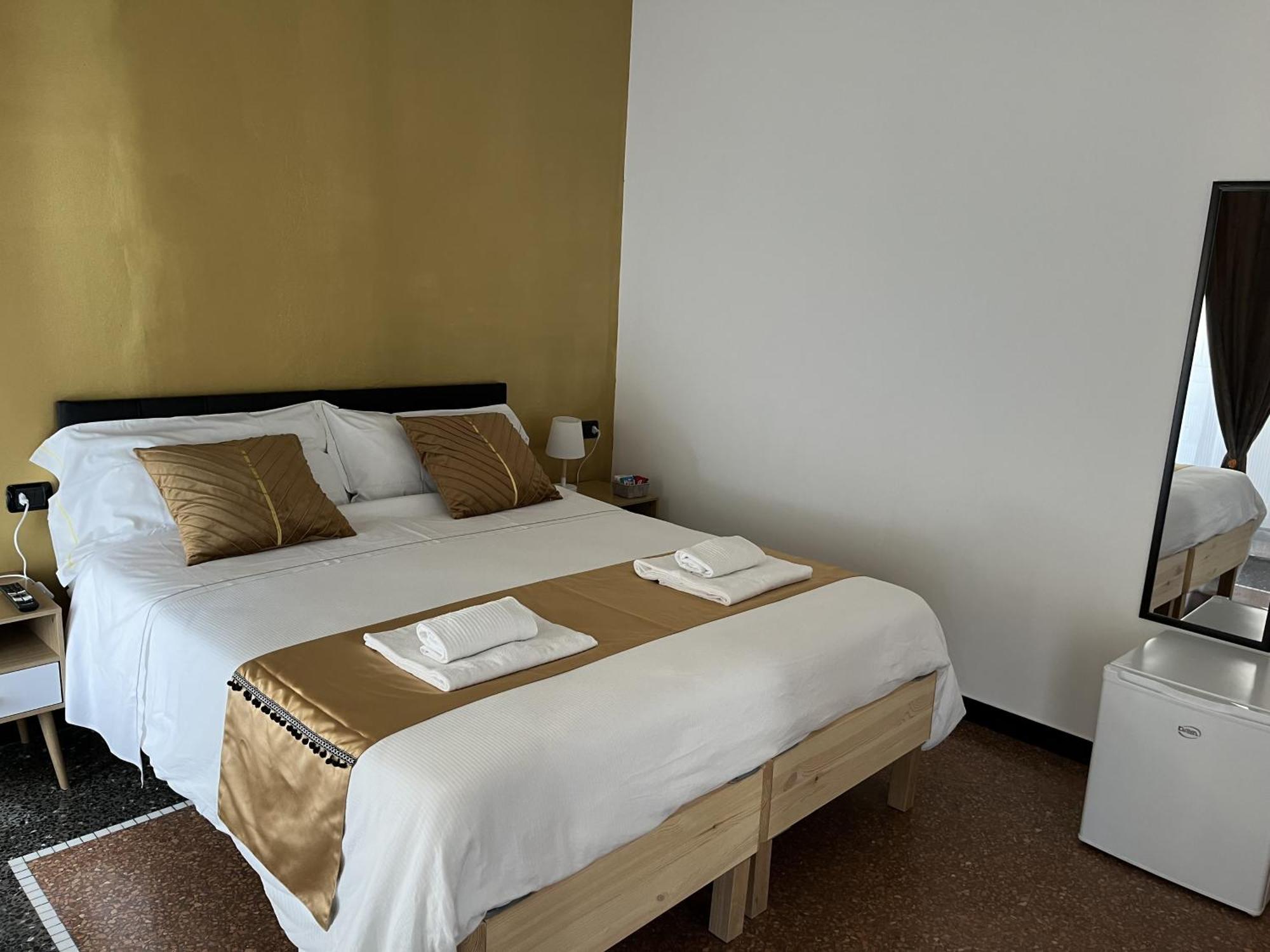 Genova Gold Rooms Екстер'єр фото