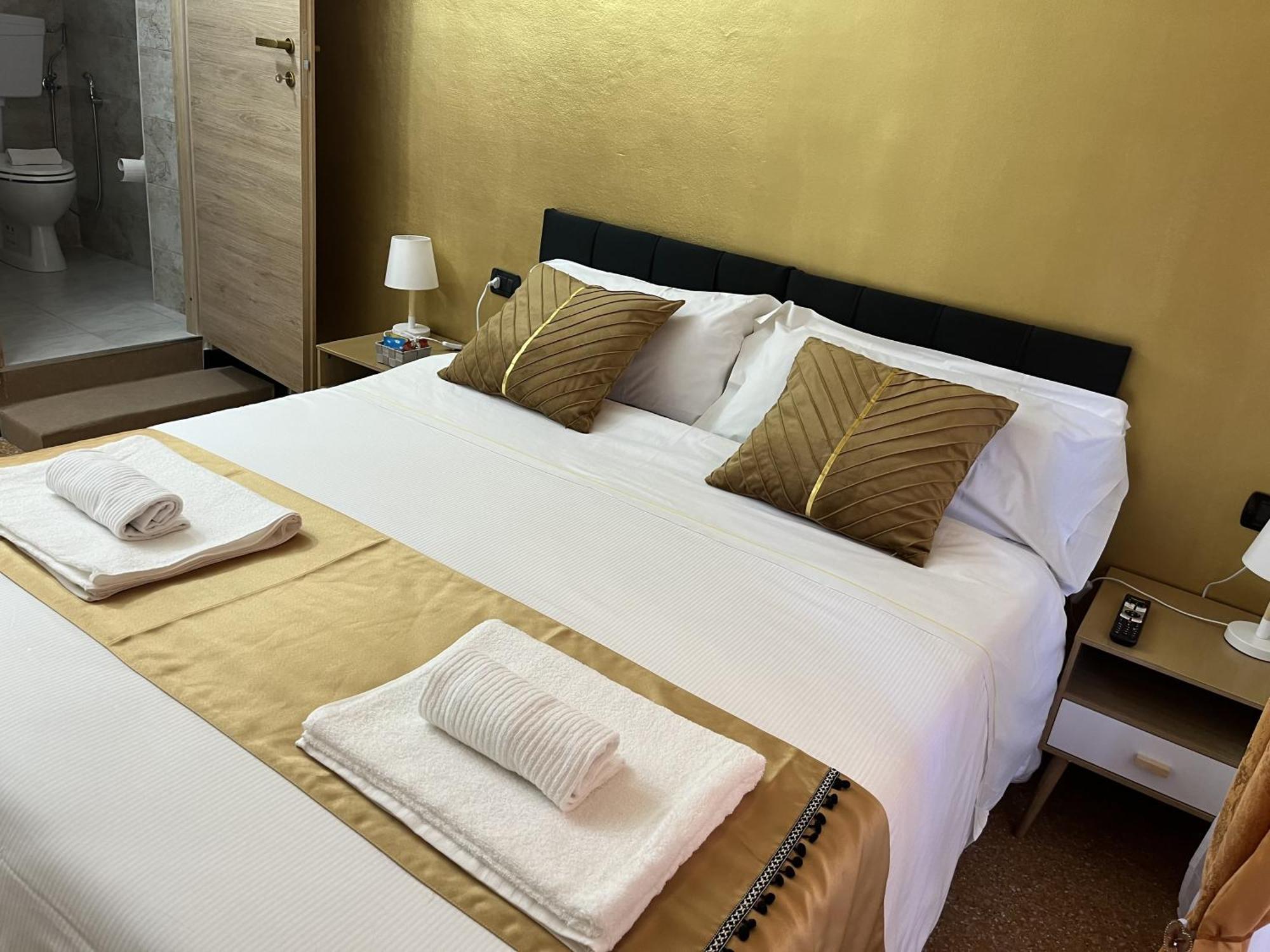 Genova Gold Rooms Екстер'єр фото